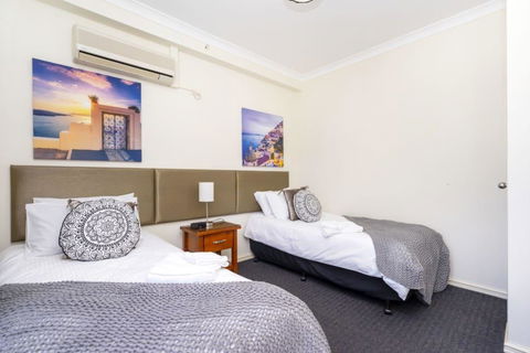 Oversized Eastend Sleeps 6 Free PARKING+POOL WIFI - Australian Directory 28