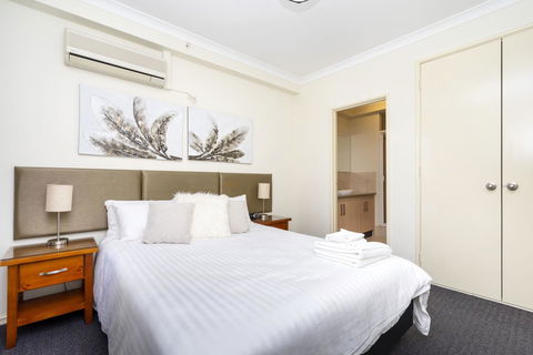 Oversized Eastend Sleeps 6 Free PARKING+POOL WIFI - Australian Directory 18