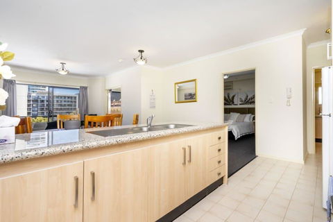Oversized Eastend Sleeps 6 Free PARKING+POOL WIFI - Australian Directory 39