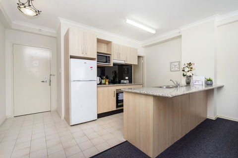 Oversized Eastend Sleeps 6 Free PARKING+POOL WIFI - Australian Directory 10