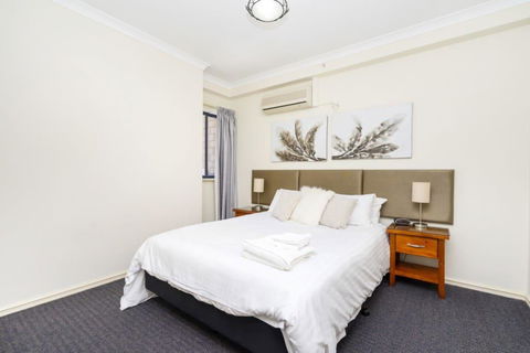Oversized Eastend Sleeps 6 Free PARKING+POOL WIFI - Australian Directory 41