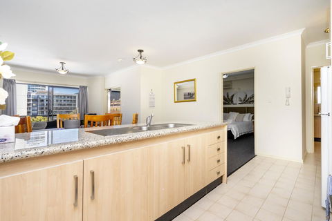 Oversized Eastend Sleeps 6 Free PARKING+POOL WIFI - Australian Directory 4