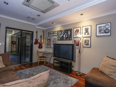 New York On King - Australian Directory 15