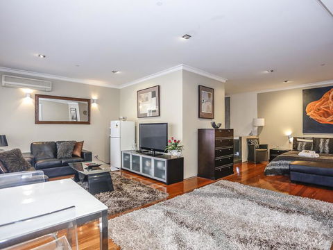 New York On King - Australian Directory 13