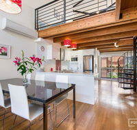 Spacious Central Townhouse - Australian Directory