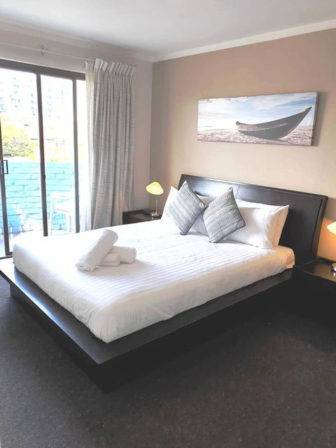 West Beach Lagoon 107 - Great Value - Australian Directory 4