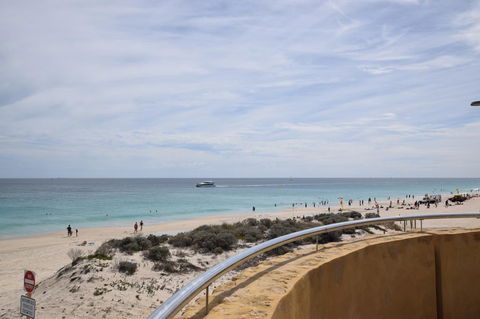 West Beach Lagoon 107 - Great Value - Australian Directory 17