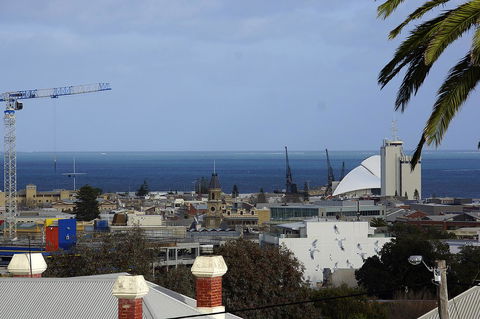 Studio 208 With Ocean Views - Australian Directory 22