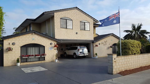 Palm Beach Bed & Breakfast - Australian Directory 38