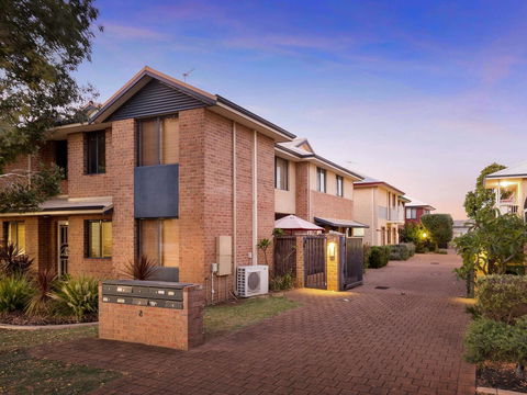 Cooper Street - Australian Directory 39