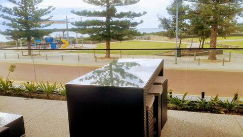 Mandurah Beach Front Apartment - Australian Directory 14