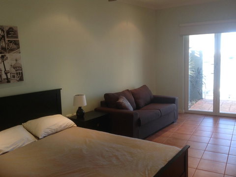 Waterside Canal Dreams - Australian Directory 21