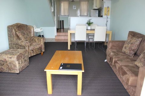 Oceanside 8 - Australian Directory 3