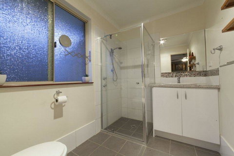 The Entertainer - Australian Directory 24