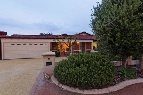 The Entertainer - Australian Directory 30