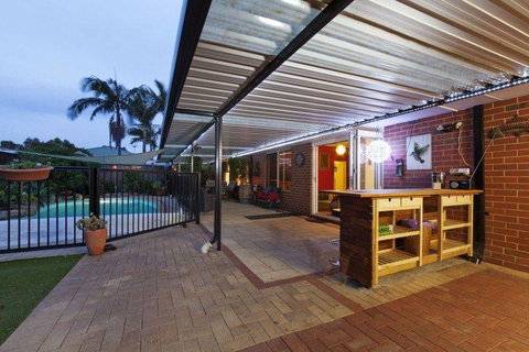 The Entertainer - Australian Directory 5