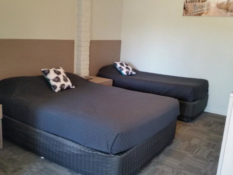 Mandurah Foreshore Motel - Australian Directory 7