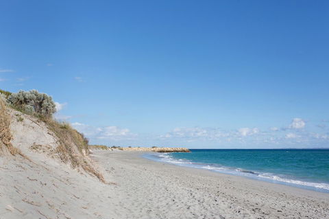 Beachside Living - South Fremantle - Australian Directory 21