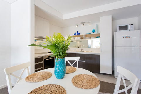 Beachside Living - South Fremantle - Australian Directory 12