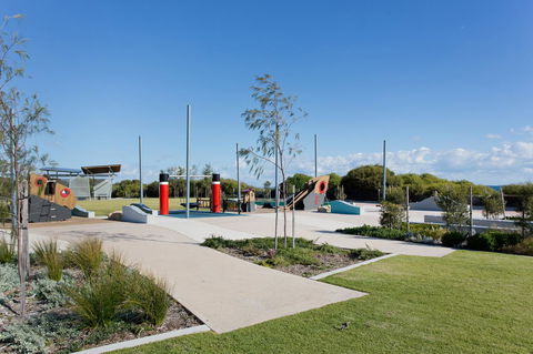 Beachside Living - South Fremantle - Australian Directory 19