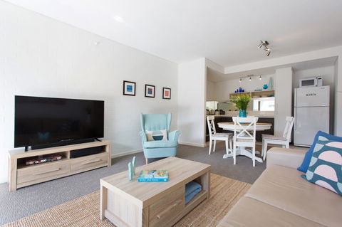 Beachside Living - South Fremantle - Australian Directory 1