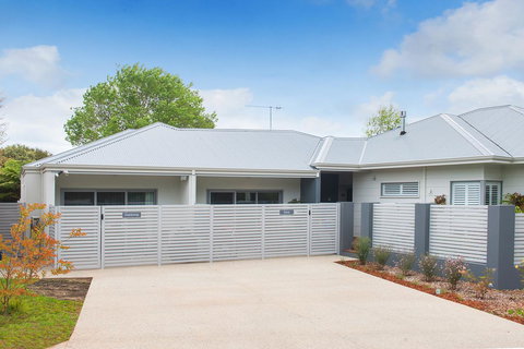 Churchill Studios - Australian Directory 5