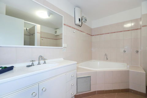 West Beach Lagoon 206 - Sleeps Three! Value!!! - Australian Directory 10