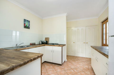 Coranda Lodge - Australian Directory 17