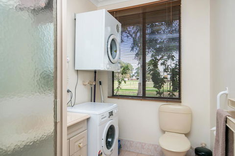 Coranda Lodge - Australian Directory 8