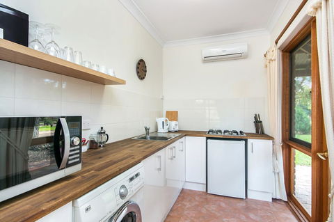 Coranda Lodge - Australian Directory 23