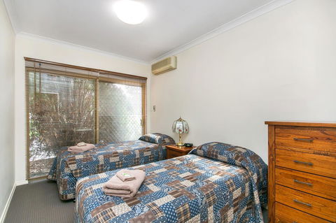 Coranda Lodge - Australian Directory 10