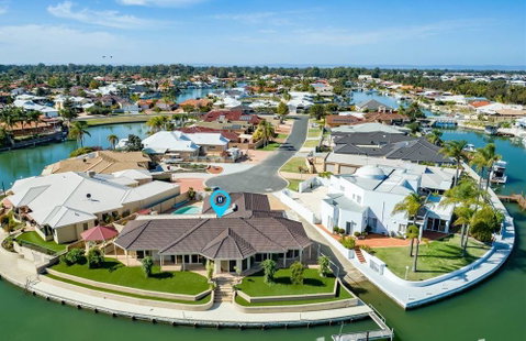 LA ANCHOR ON THE CANALS (MANDURAH) - Australian Directory 0