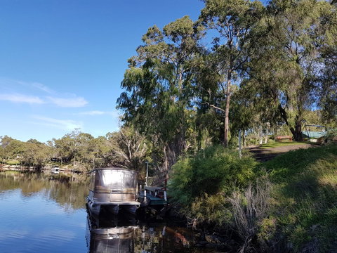Amazing River House - Australian Directory 21