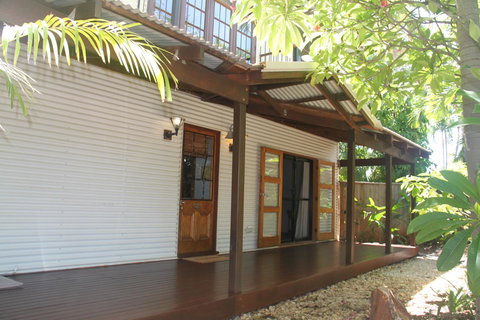 Beach House On Fox - Australian Directory 1