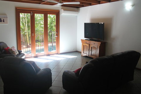Beach House On Fox - Australian Directory 13
