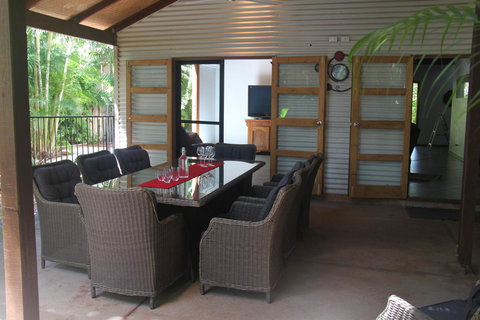 Beach House On Fox - Australian Directory 24