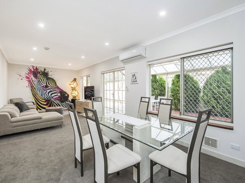 Luxury Federation Style Home - Sleeps 10 - Australian Directory 0