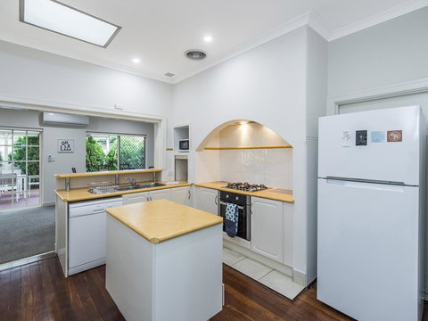 Luxury Federation Style Home - Sleeps 10 - Australian Directory 6