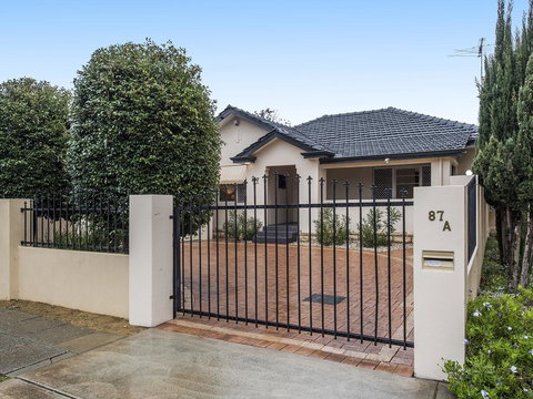 Luxury Federation Style Home - Sleeps 10 - Australian Directory 17