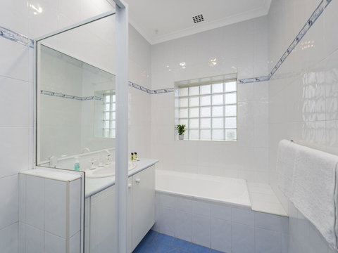 Luxury Federation Style Home - Sleeps 10 - Australian Directory 14