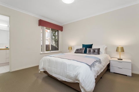 Como South Perth Villa - Australian Directory 19