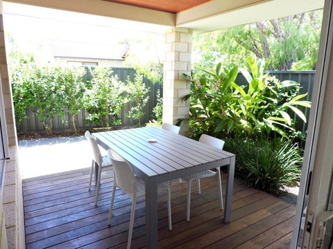 Contemporary Cove - Quindalup - Australian Directory 11
