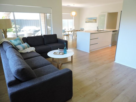 Contemporary Cove - Quindalup - Australian Directory 3