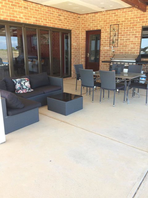 Ocean View Homestead - Australian Directory 1