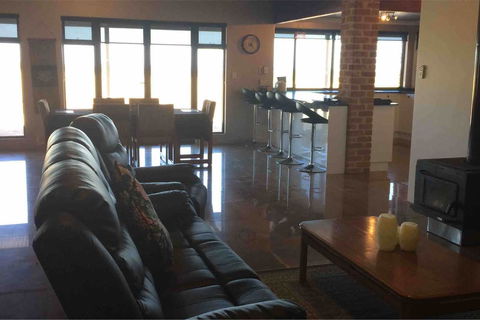 Ocean View Homestead - Australian Directory 28