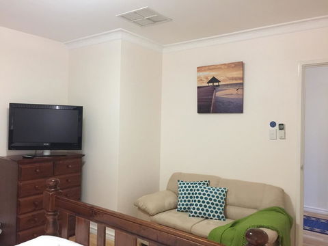 The Royal Dolphin Bed & Breakfast Safety Bay - Australian Directory 30