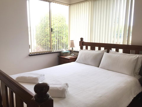 The Royal Dolphin Bed & Breakfast Safety Bay - Australian Directory 5