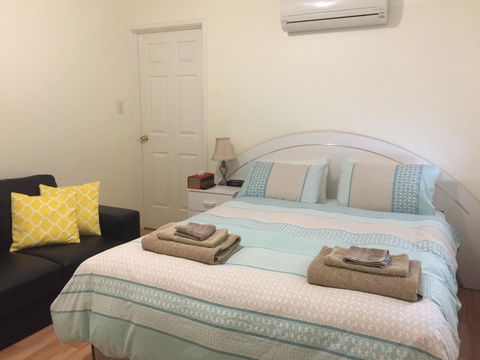 The Royal Dolphin Bed & Breakfast Safety Bay - Australian Directory 1