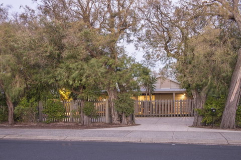 Boardwalk - Australian Directory 4