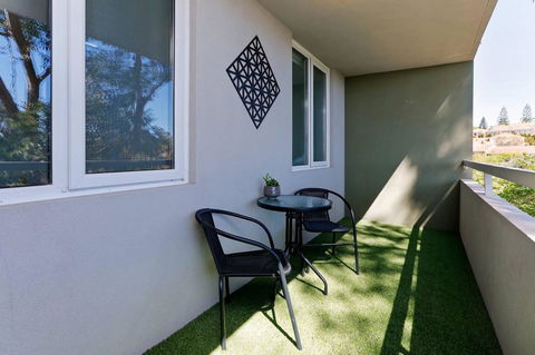 SEA BREEZE â€“ Between Cottesloe Beach & Swan River - Australian Directory 12